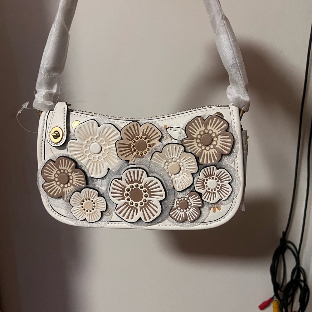 Coach swinger bag nwt
